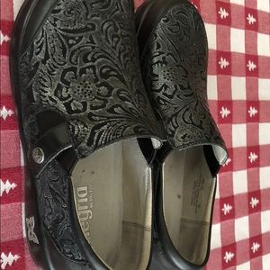 Alegria size 38 slip on!